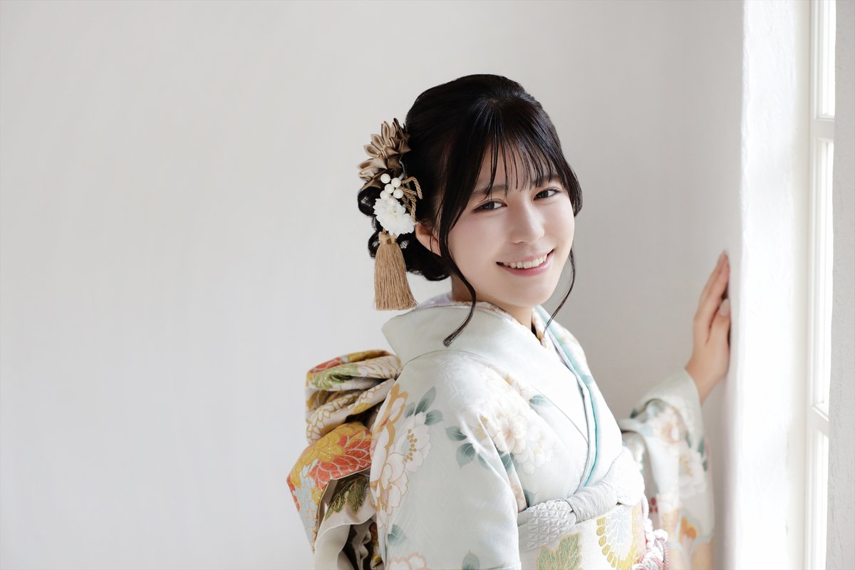 振袖姿で微笑むお嬢様